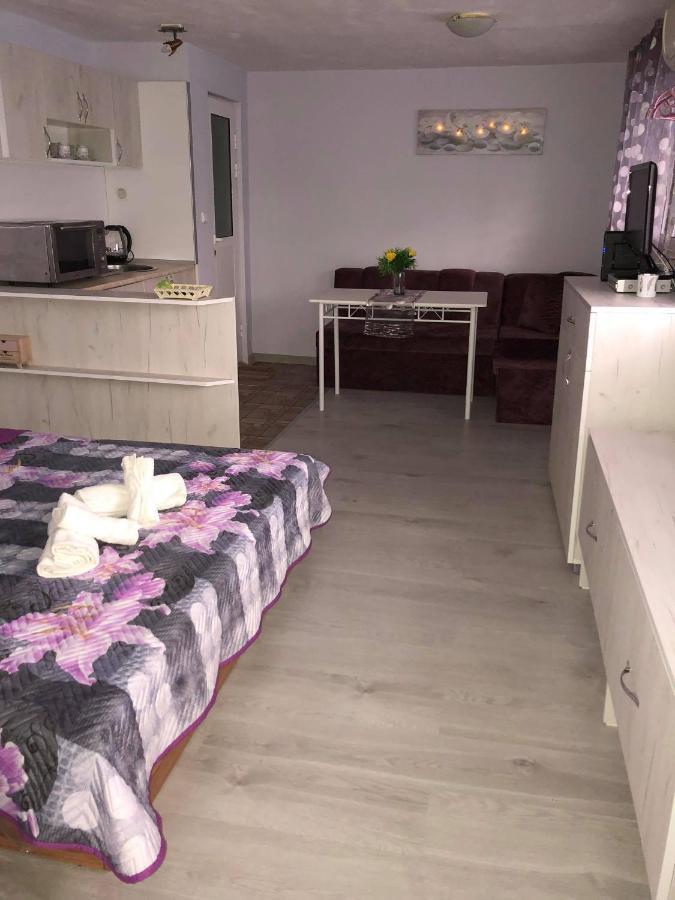 Comfy Studio Apartment By The Flower Market Varna Exteriör bild